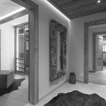 Entire Chalet With Pool And Sauna 아파트 *